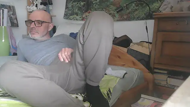 Snapshot of Thomate24 chatting on April 9, 2026, 11:48 am Thomate24 online show from April 9, 2026, 11:48 am