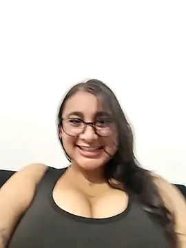 Mia skyy18 online show from April 16, 2026, 11:18 pm