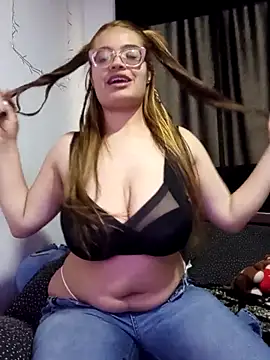 Snapshot of annie_yin1 chatting on April 13, 2026, 6:35 pm annie yin1 online show from April 13, 2026, 6:35 pm