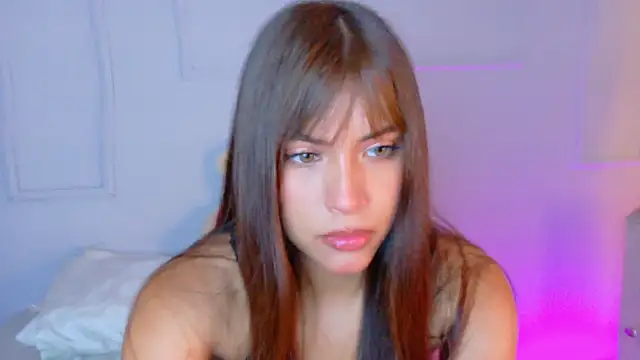HelenaFoumier online show from April 18, 2026, 1:09 am
