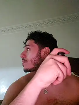 Snapshot of Thewildaliii0 chatting on April 22, 2026, 11:39 pm Thewildaliii0 online show from April 22, 2026, 11:39 pm