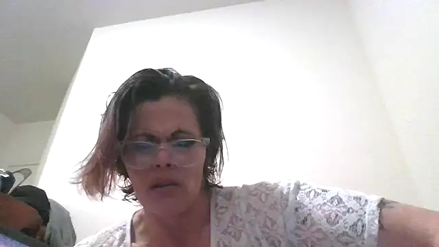 kitty-kitten82 online show from March 24, 2026, 5:45 am