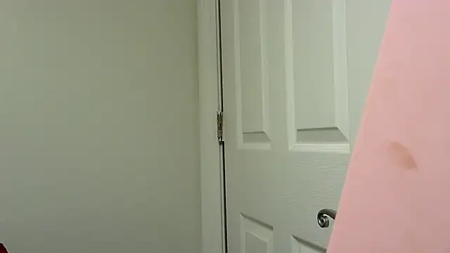 kitty-kitten82 online show from March 28, 2026, 3:50 am