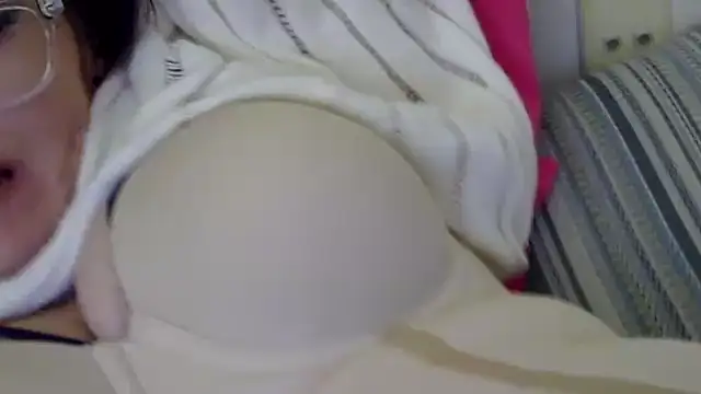 kitty-kitten82 online show from March 28, 2026, 7:46 pm