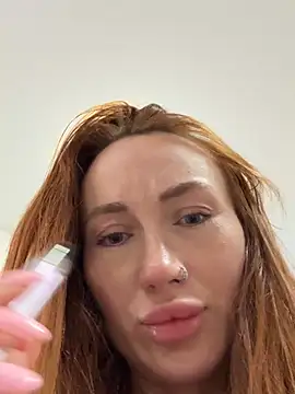 SerenaWest  online show from April 12, 2026, 4:06 am