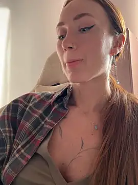 SerenaWest  online show from April 13, 2026, 5:35 am