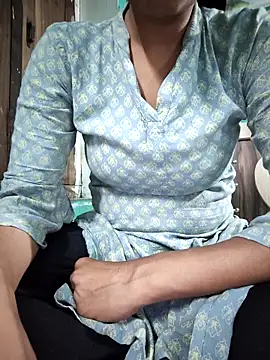 model seela online show from April 10, 2026, 7:35 am