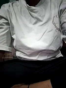 model seela online show from April 15, 2026, 1:01 am