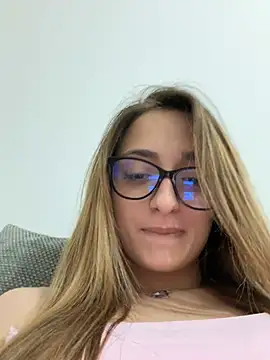 Snapshot of BiancaCharm chatting on April 16, 2026, 9:39 pm BiancaCharm online show from April 16, 2026, 9:39 pm