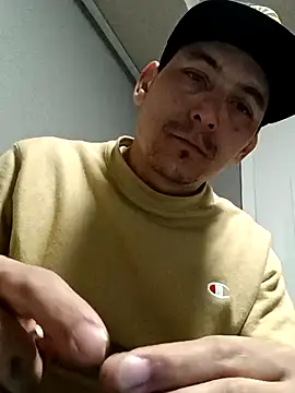 juanchitcto37 online show from March 18, 2026, 11:19 pm