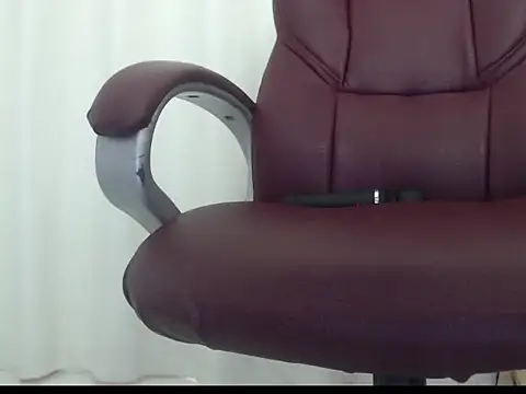 Snapshot of MommyLatina chatting on March 28, 2026, 7:13 pm MommyLatina online show from March 28, 2026, 7:13 pm