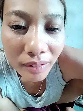 Snapshot of Leiley_98 chatting on July 25, 2026, 2:42 am Leiley 98 online show from July 25, 2026, 2:42 am