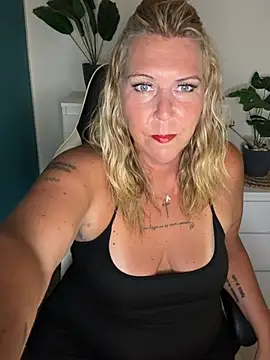 Snapshot of SuesseAurelie1 chatting on May 30, 2026, 4:15 pm SuesseAurelie1 online show from May 30, 2026, 4:15 pm