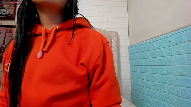 Snapshot of LITTLE-NESSA chatting on May 4, 2026, 12:34 pm LITTLE-NESSA online show from May 4, 2026, 12:34 pm