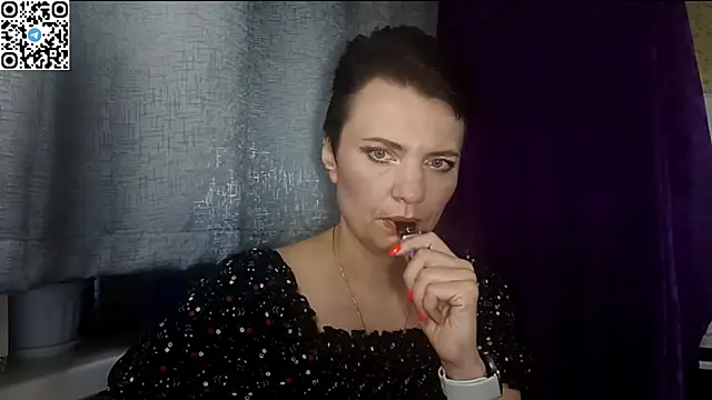 HotMamaQueen234 online show from May 16, 2026, 7:45 pm