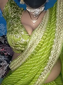 Snapshot of Miss_roohi chatting on July 28, 2026, 5:47 am Miss roohi online show from July 28, 2026, 5:47 am