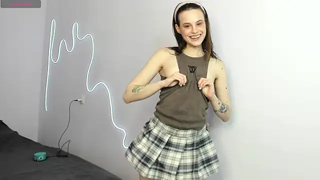Lili pixxie  online show from April 30, 2026, 12:55 pm