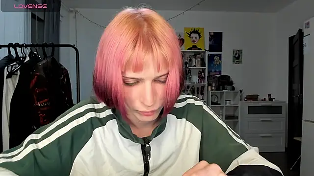 Snapshot of sweet_peach___ chatting on April 15, 2026, 6:15 pm sweet peach online show from April 15, 2026, 6:15 pm