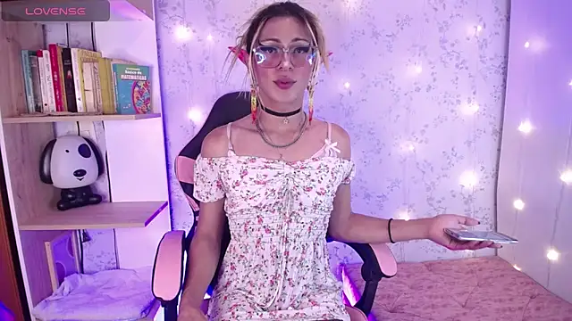  Alexaavandercloude online show from April 28, 2026, 9:53 pm