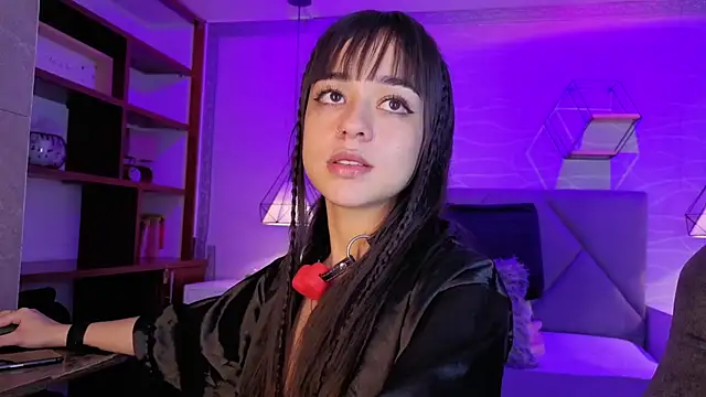 tifanywollf online show from March 26, 2026, 5:24 am