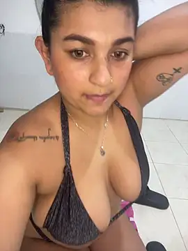 Snapshot of Mia_rouseee chatting on April 7, 2026, 10:31 pm Mia rouseee online show from April 7, 2026, 10:31 pm