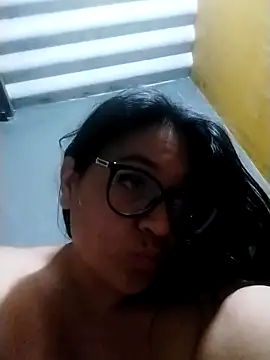 Snapshot of LatinSquirtBaby chatting on May 19, 2026, 1:33 am LatinSquirtBaby online show from May 19, 2026, 1:33 am