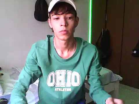 Snapshot of Milo_Gunnar chatting on March 17, 2026, 3:59 pm Milo Gunnar online show from March 17, 2026, 3:59 pm