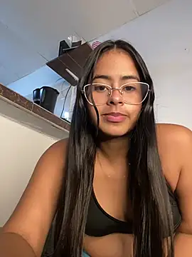 lucirganaxxx online show from March 29, 2026, 4:56 am