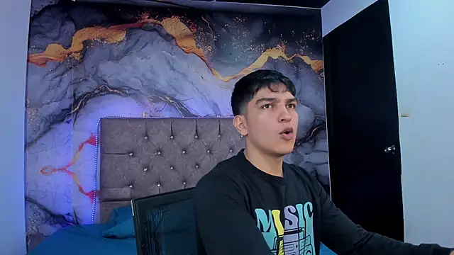 Snapshot of ZytherWolf chatting on March 17, 2026, 3:33 am ZytherWolf online show from March 17, 2026, 3:33 am