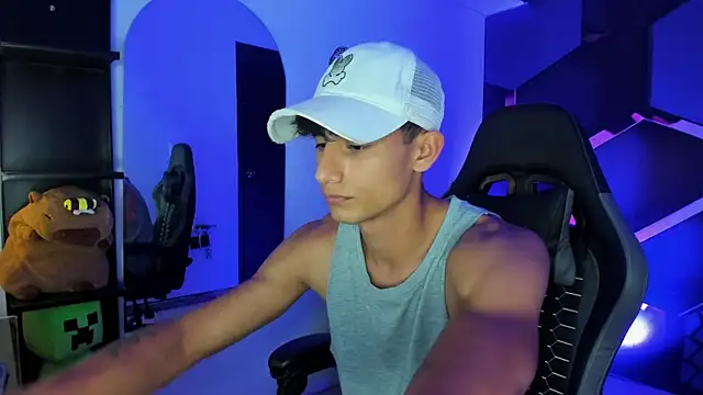 MaxiimoRomano  online show from June 25, 2026, 6:56 pm