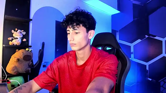 MaxiimoRomano  online show from July 9, 2026, 7:18 pm