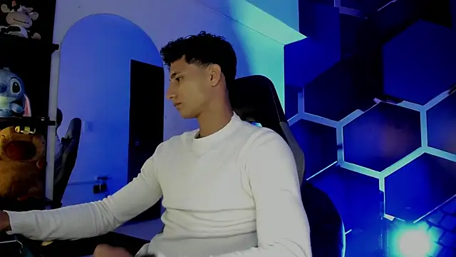 MaxiimoRomano  online show from July 25, 2026, 7:22 pm