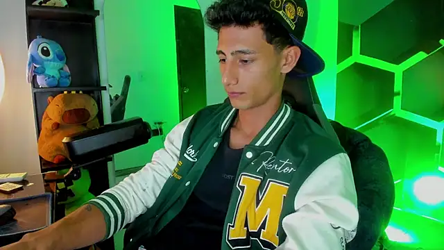 MaxiimoRomano  online show from July 29, 2026, 7:23 pm