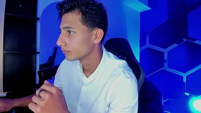 MaxiimoRomano  online show from July 31, 2026, 7:24 pm