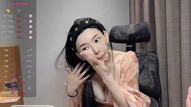 Snapshot of kiki-12 chatting on April 18, 2026, 11:49 pm kiki-12 online show from April 18, 2026, 11:49 pm