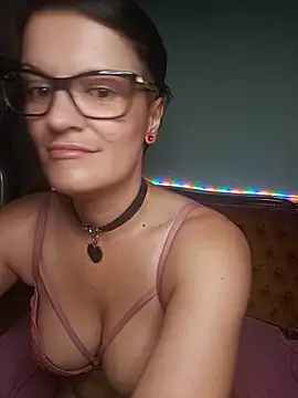 Snapshot of Evamilfhungary chatting on June 15, 2026, 8:22 pm Evamilfhungary online show from June 15, 2026, 8:22 pm