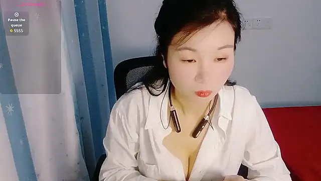 Snapshot of Lianzi-2026 chatting on May 1, 2026, 12:21 pm Lianzi-2026 online show from May 1, 2026, 12:21 pm