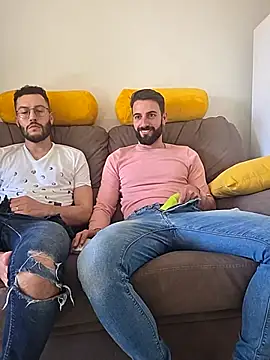 AmicisegretiITA online show from April 8, 2026, 2:28 pm