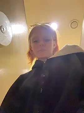 Snapshot of NinaParri chatting on April 18, 2026, 3:32 am NinaParri online show from April 18, 2026, 3:32 am