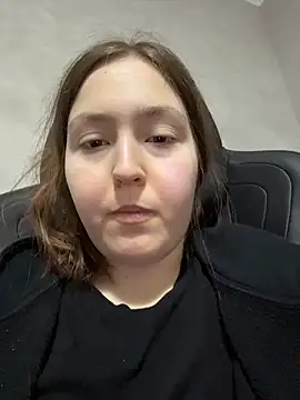 charmingggirl online show from April 12, 2026, 6:24 pm