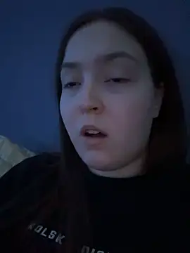 charmingggirl online show from April 15, 2026, 1:23 am