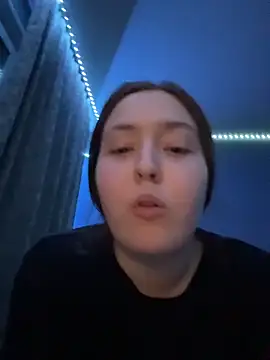 charmingggirl online show from April 27, 2026, 5:33 pm