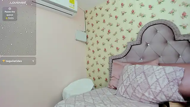 Snapshot of crystal_watson0 chatting on August 3, 2026, 7:39 pm crystal watson0 online show from August 3, 2026, 7:39 pm