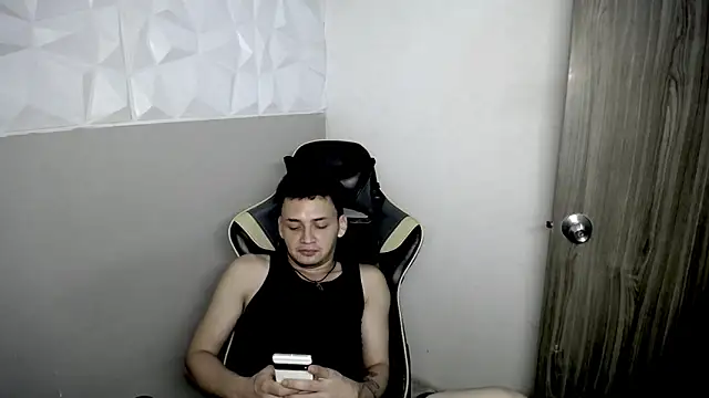 Snapshot of Mathias_twinkk chatting on April 15, 2026, 4:30 am Mathias twinkk online show from April 15, 2026, 4:30 am