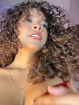 Snapshot of CurlyOopsieXXX chatting on April 17, 2026, 9:40 pm CurlyOopsieXXX online show from April 17, 2026, 9:40 pm