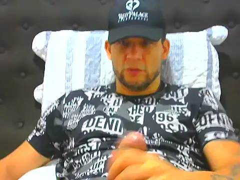 Snapshot of altenori chatting on June 24, 2026, 9:14 pm altenori online show from June 24, 2026, 9:14 pm