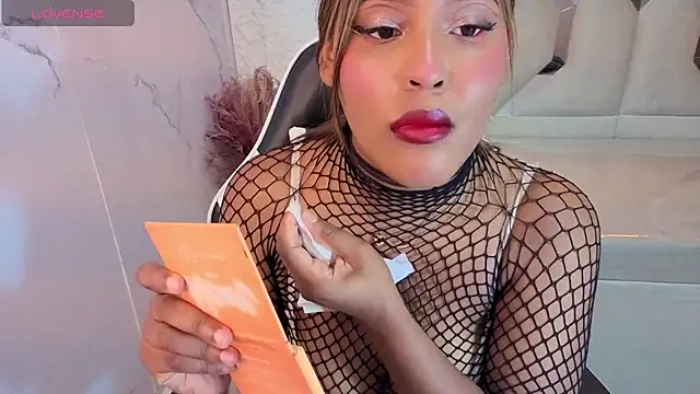 Snapshot of naomitp chatting on May 19, 2026, 12:33 pm naomitp online show from May 19, 2026, 12:33 pm