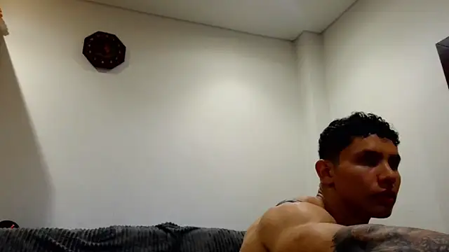 Snapshot of JAYCAM_ chatting on May 2, 2026, 1:32 am JAYCAM online show from May 2, 2026, 1:32 am