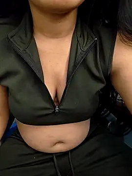 Ishika baby  online show from April 9, 2026, 5:51 pm