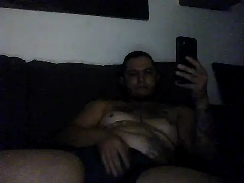 Snapshot of HOTB0Y18 chatting on April 17, 2026, 7:22 am HOTB0Y18 online show from April 17, 2026, 7:22 am